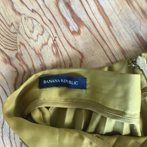 Banana Republic high-low pleated skirt, size 8 - Picture 6 of 8